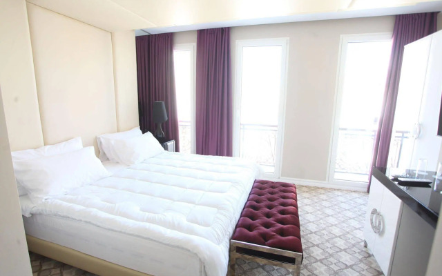 Senator Hotel