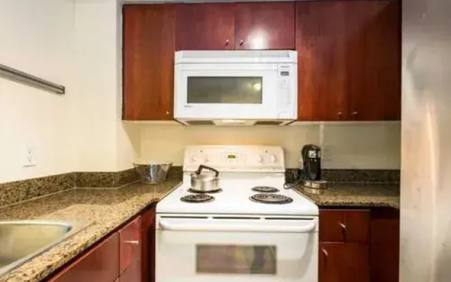 Vibrant Urban Condo 2Bed 2Bath