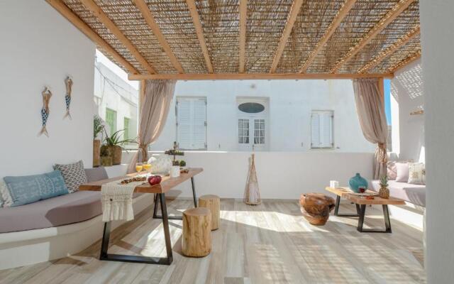 Aegean White Home