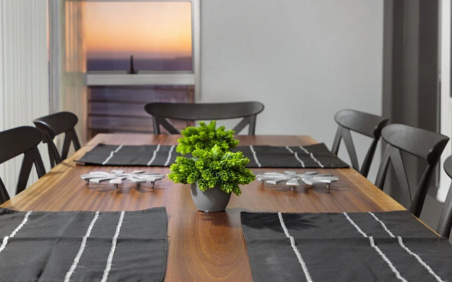 African Beauty at The Bay