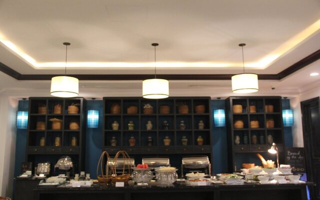 Manoir Des Arts Hotel