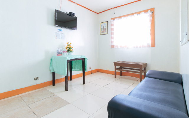 RedDoorz near East Avenue Medical Center