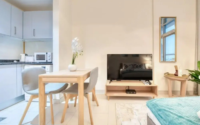 Luton Vacation Homes Roy Mediterrian