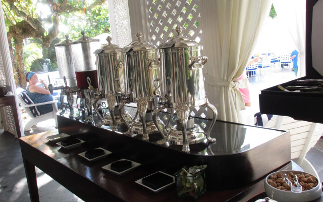 Round Hill Hotel And Villas
