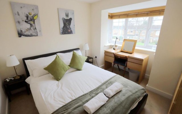 EasyTravel Luxury NEC/Airport 3 beds House