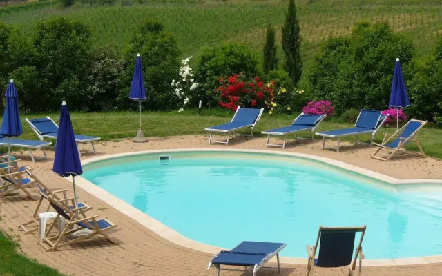 Restful Farmhouse with Pool near Forest in Vinci