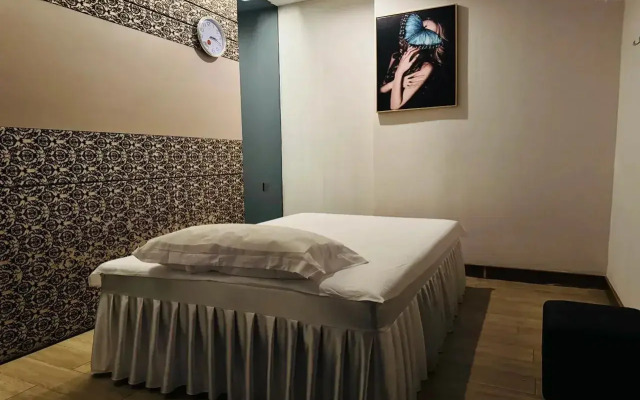 ECHIC HL (Guangzhou Zhujiang New Town Huashi Metro Station Branch)