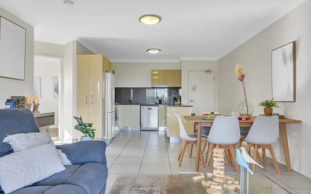 Bright 2-bed With Private Balcony & Serene View