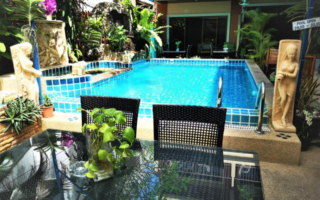Seven Seas Hotel