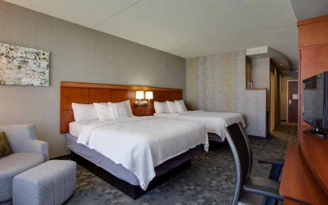 Courtyard by Marriott Republic Aprt Long Island/Farmingdale