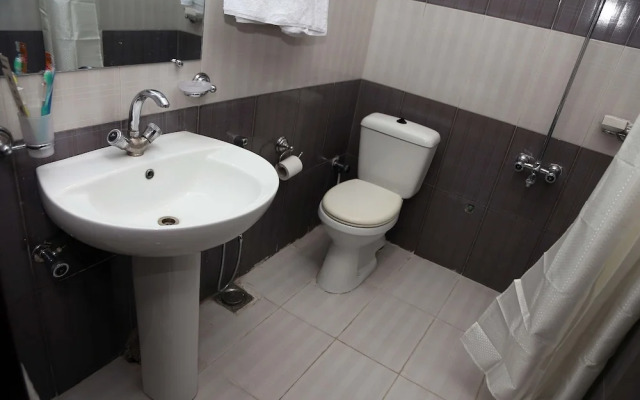 Hak Mall Suites