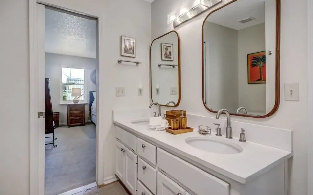 2646b 1st Ave 3 Bedroom Townhouse by RedAwning