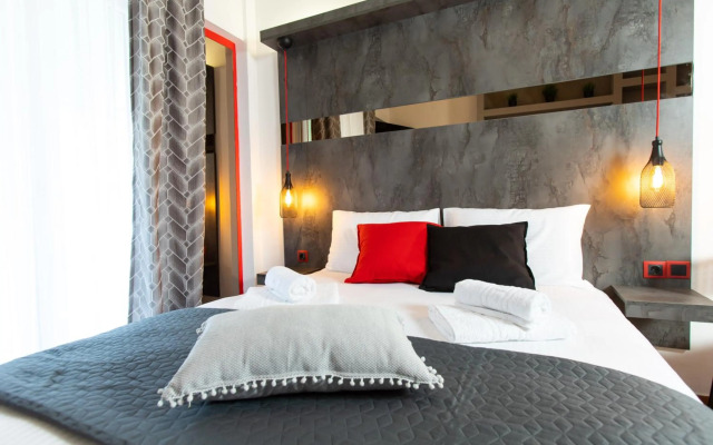 Downtown Luxury Boutique Suites : the red suite