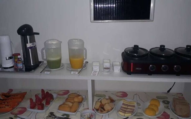 Praia dos Amores Hostel
