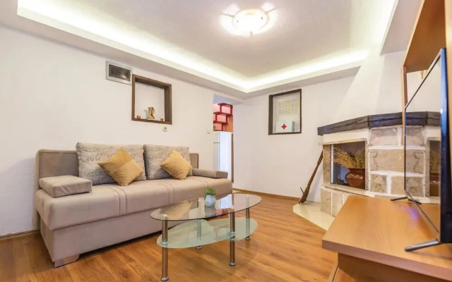 Beautiful Home in Makarska With Wifi and 1 Bedrooms