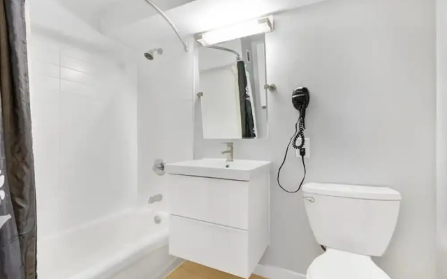 Global Luxury Suites at Monroe