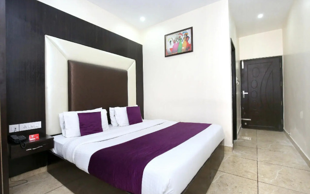 OYO 8766 Hotel DS Regency