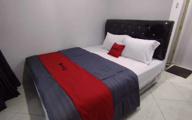 RedDoorz @ Jalan Raya Baturaden