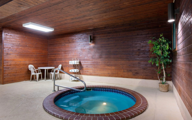 Super 8 by Wyndham Salina I-70