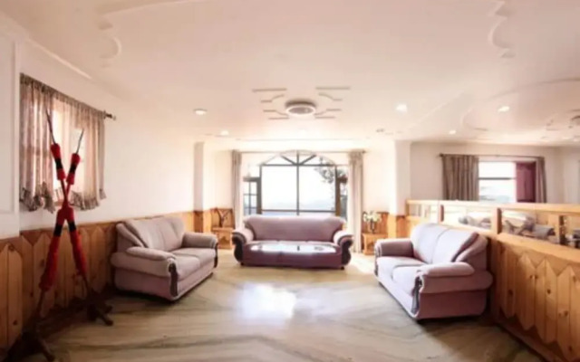Hotel Kalra Regency
