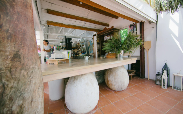 Gorgona Studios and Apartments