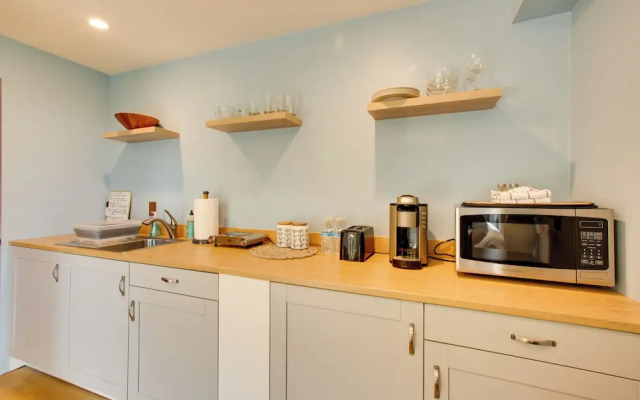 Lovely Belmont Apartment w/ Stunning Views!