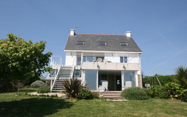 Modern Villa in Clohars-Carnoët with Private Swimming Pool