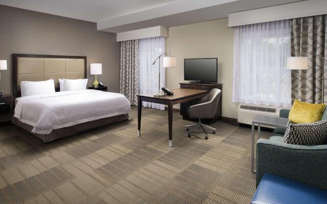 Hampton Inn & Suites Falls Church