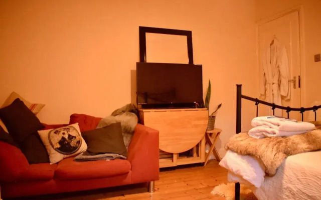 2 Bedroom Flat in Central London With a Garden