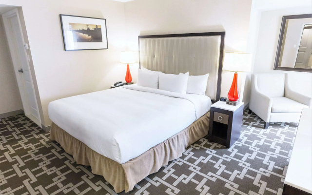 Hilton Niagara Falls/Fallsview Hotel & Suites