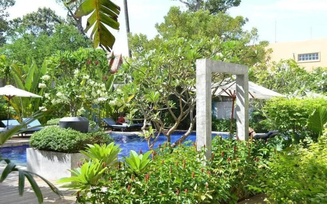 Frangipani Villa Hotel II