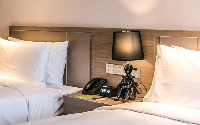 Q-Box Hotel Shanghai Sanjiagang
