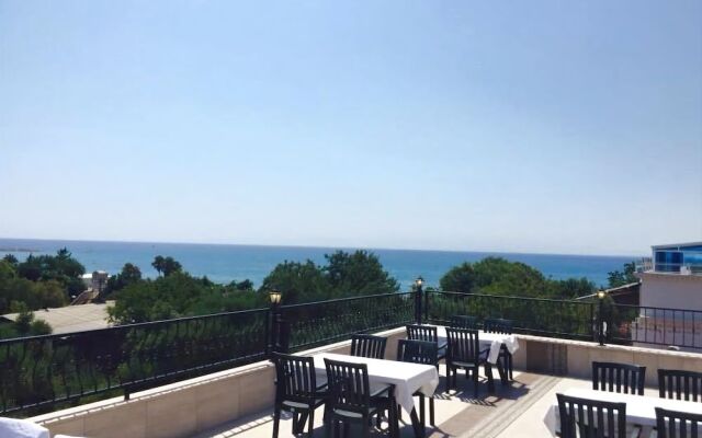 Beachway Hotel Side