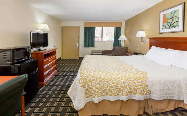 Days Inn by Wyndham Kent - Akron