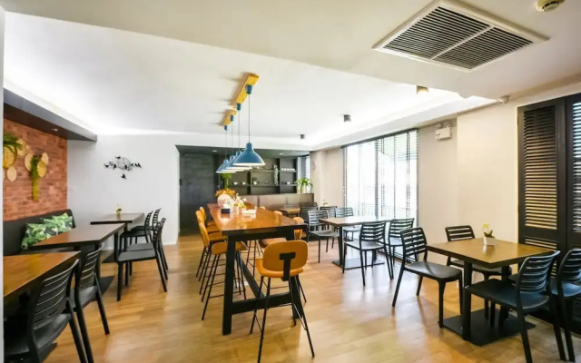 Kitzio House Hotel