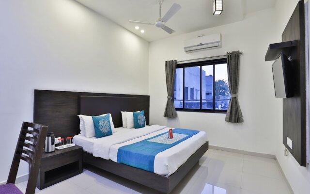 OYO 3243 Hotel Aditya Gir