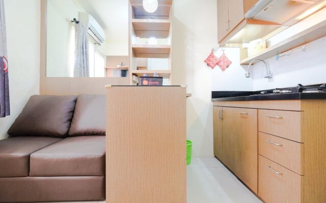 Pool View Green Pramuka Apartment near Shopping Mall