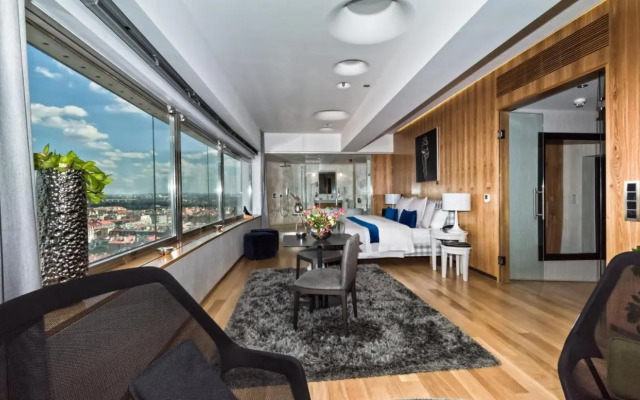 Sky Suite Hotel