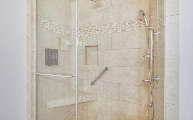 Smith Mountain Lake Condo w/ Pool Access