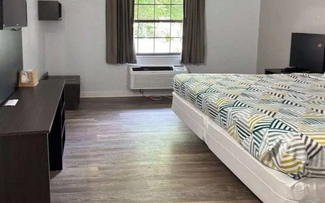 Travelodge Inn & Suites Tallahassee North