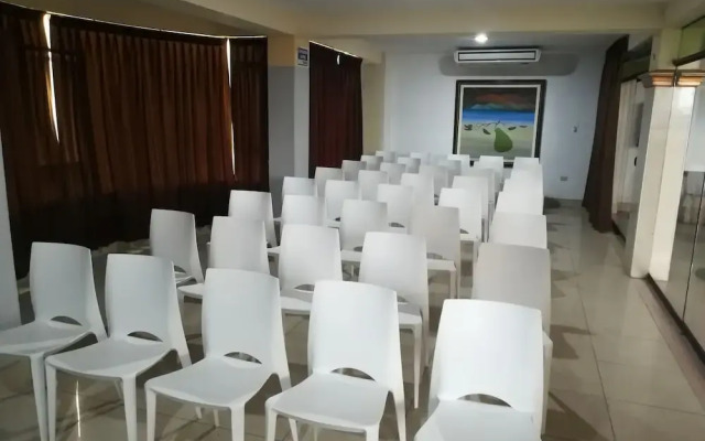Rizzo Plaza Hotel