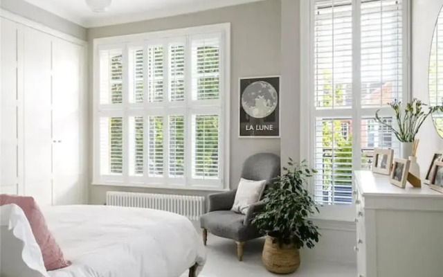 Large and Modern 3 Bedroom Family Home in Earlsfield