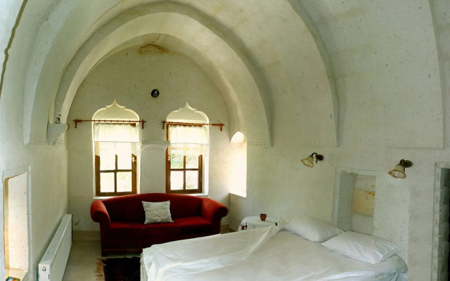 El Puente Cave Hotel