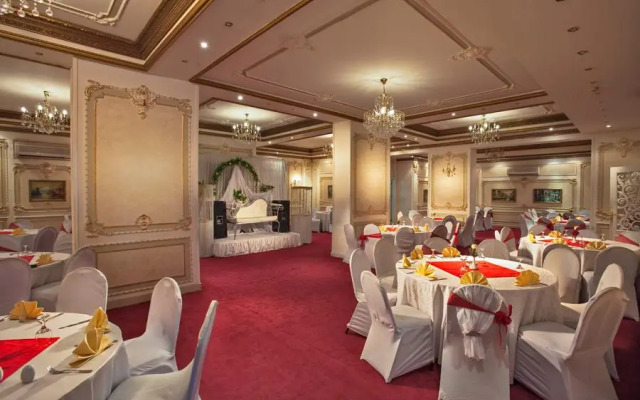 Pyramids Plaza Hotel
