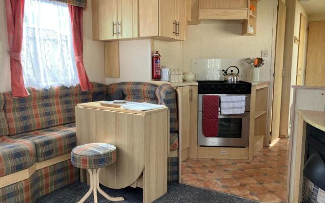2 bedroom caravan on 4 star park