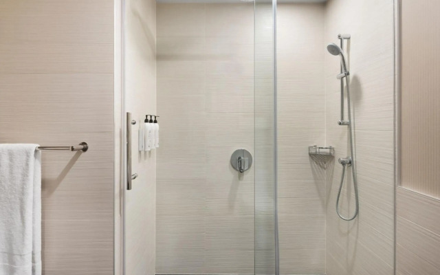 Delta Hotels by Marriott Edmonton Centre Suites