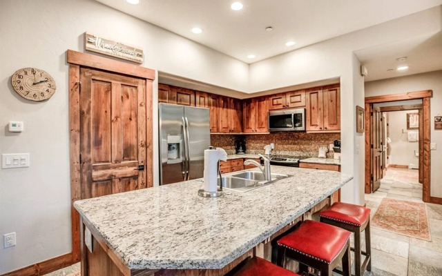 Ski-in 2 Bedroom Townhome at Mountain Thunder