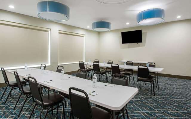 La Quinta Inn & Suites by Wyndham Lake Charles - Westlake