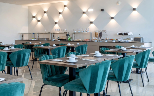 Oporto Airport & Business Hotel