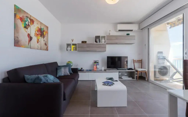 GORGEOUS APT with TERRACE, ELEVATOR, AC, FREE PARKING